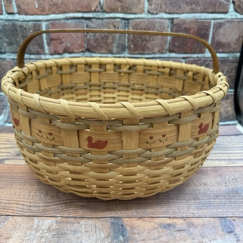 Vtg Country Woven Wicker Flat Weave Basket Handmade Farmhouse Handle Duck Tulip
